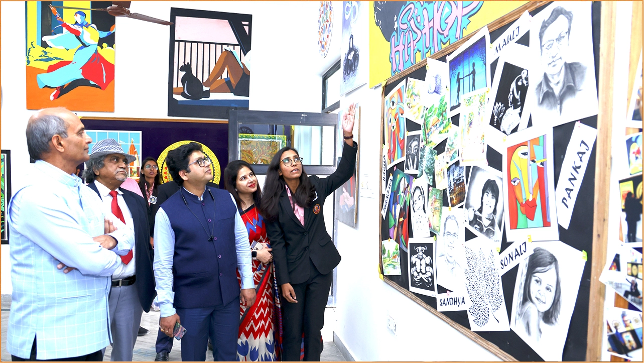 College of Fine Arts organised the 6th Annual Art Exhibition.